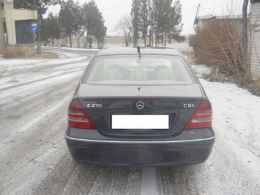 Mercedes furat din Italia, descoperit la Negru Vodă